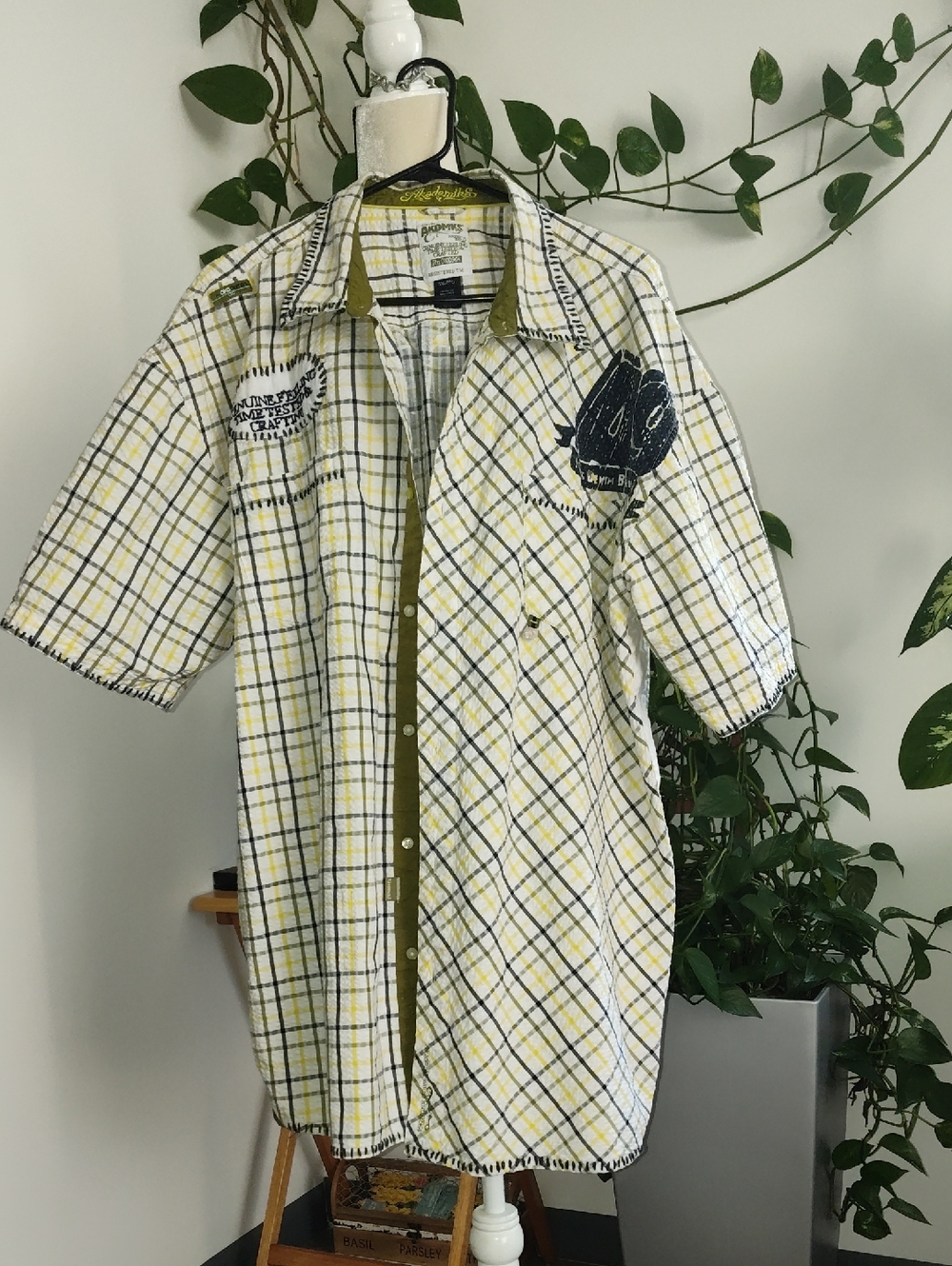 Akademiks White Plaid Short-Sleeve Button Down Shirt with Olive Trim